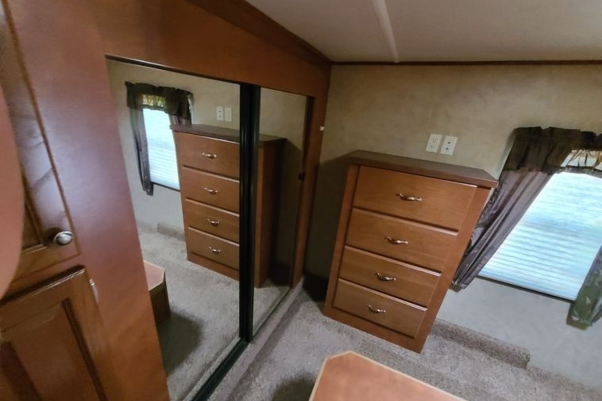 2012 Cedar Creek Silverback, 0