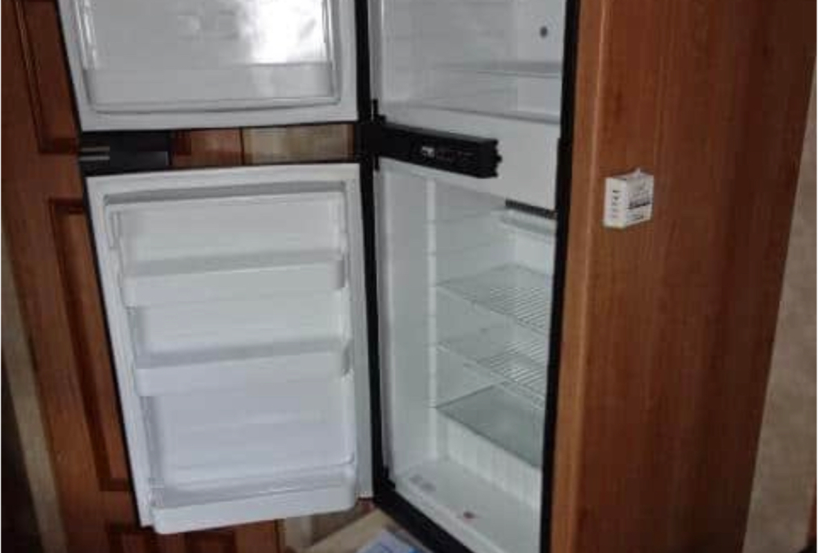 2008 Jayco Jayfeather X23B White with blue and biege trim, 8