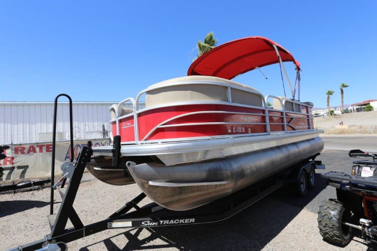 2017 Sun Tracker 20DLX, 1