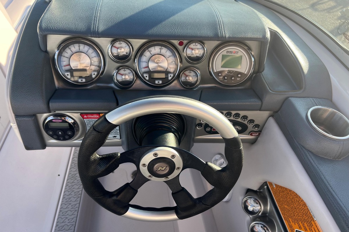 2008 Correct Craft Crossover Nautique 236 Team Edition, 6