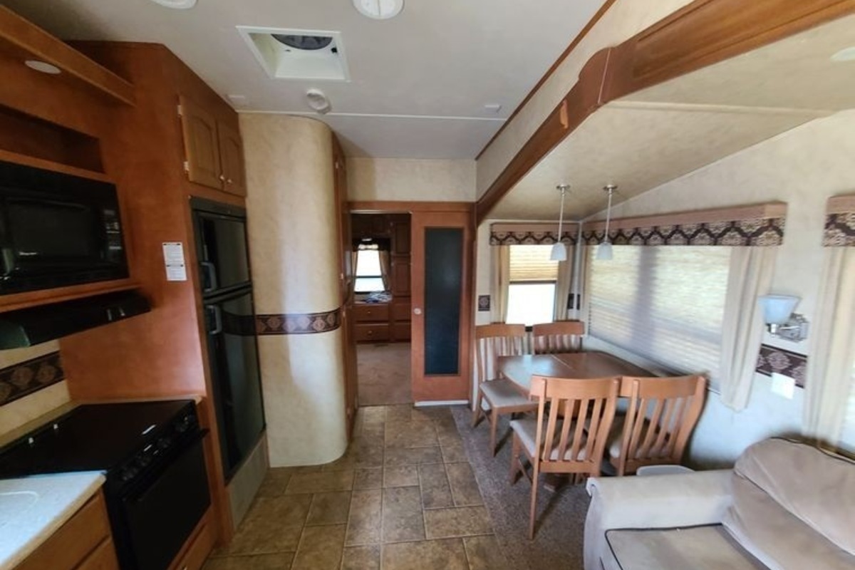 2012 Cedar Creek Silverback, 7