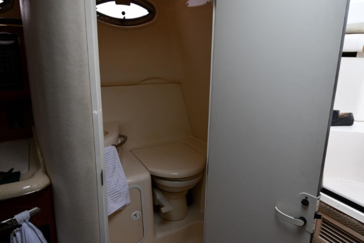 2001 Sea Ray 290 Sundancer, 25