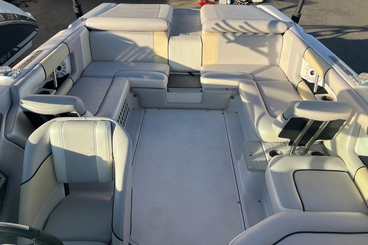 2008 Correct Craft Crossover Nautique 236 Team Edition, 3