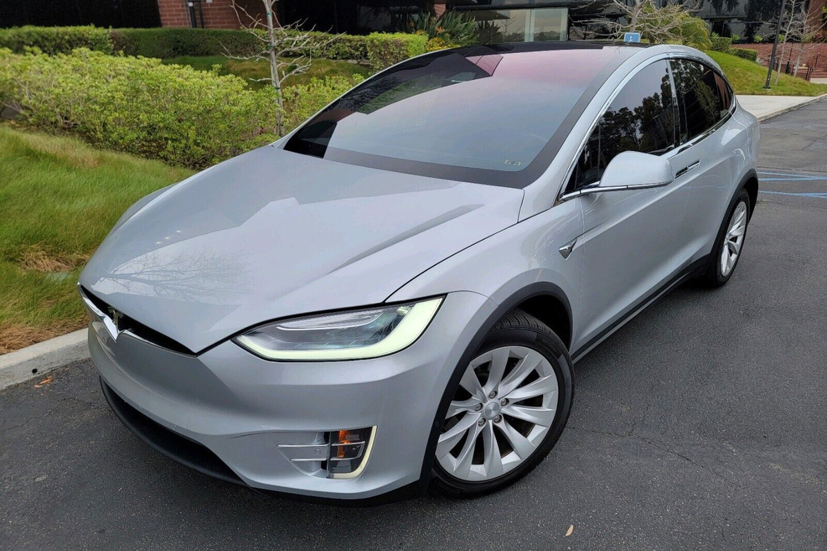 2016 Tesla Model X, 0