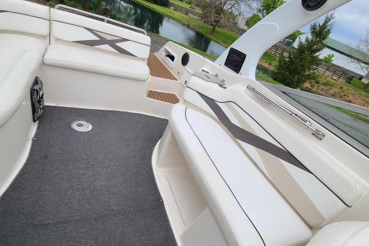 2006 Rinker 282 Captiva Bowrider, 4