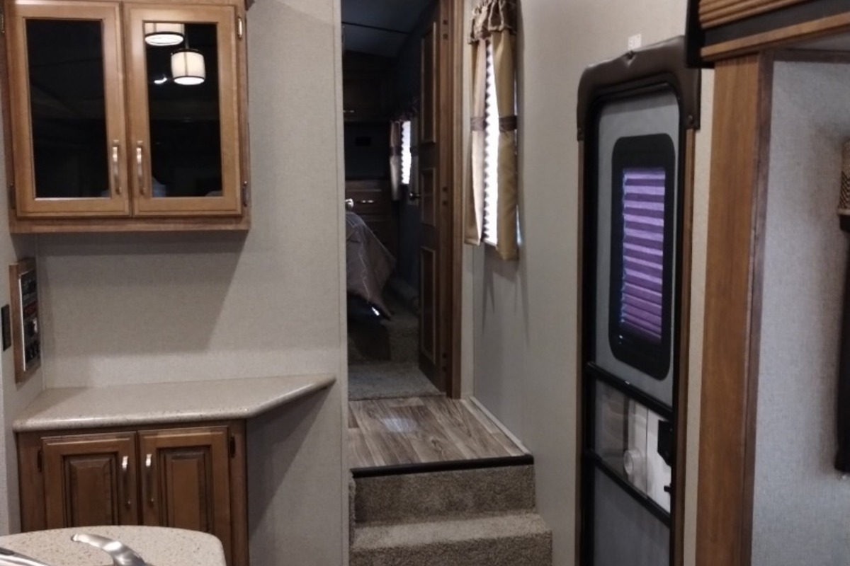 2017 Keystone Laredo Super - Lite 297SRE Excellent, 7
