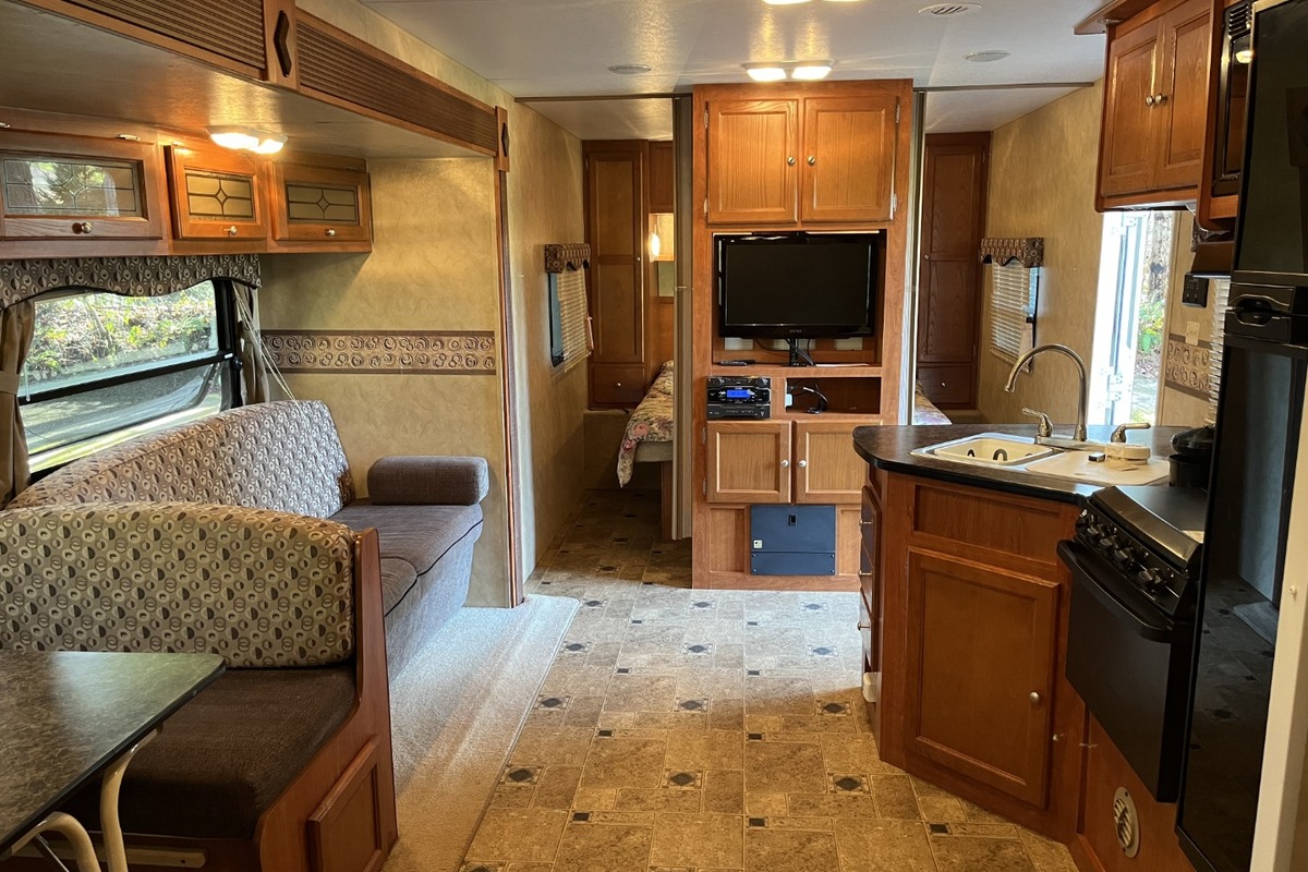 2012 Monaco R-vision Silver Creek 26BHS, 2