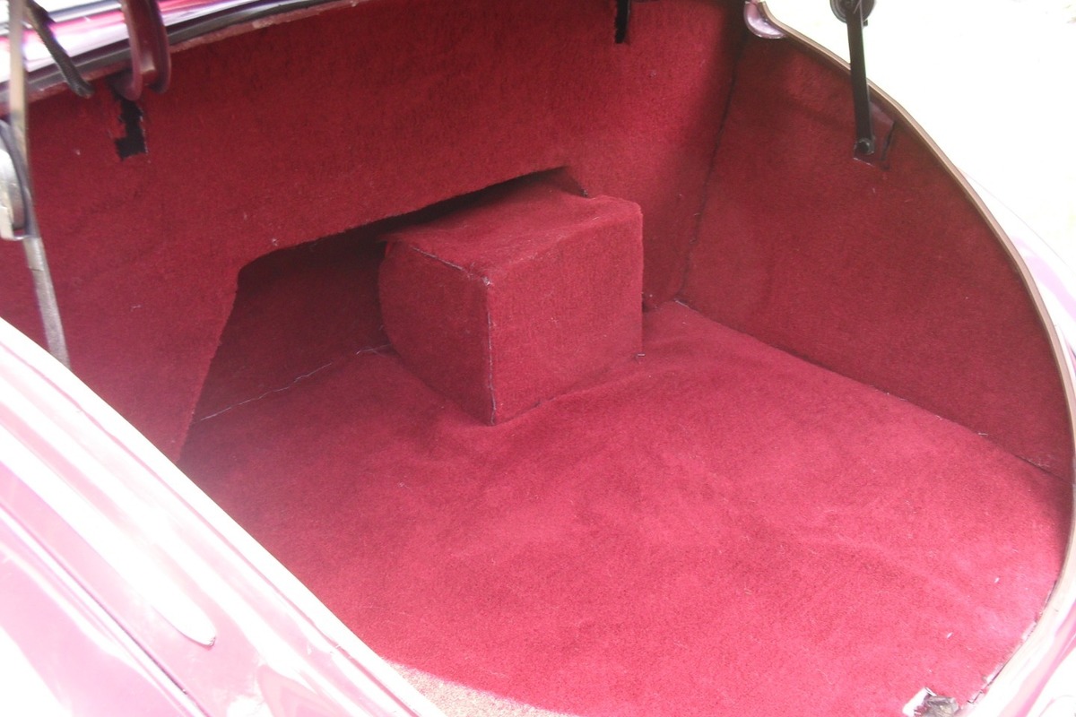 1940 Ford Deluxe Convertible, 3