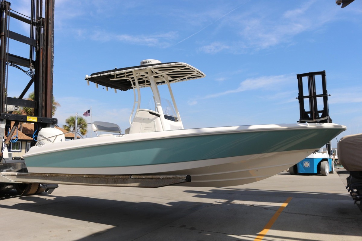 2015 Boston Whaler 240 Dauntless, 0