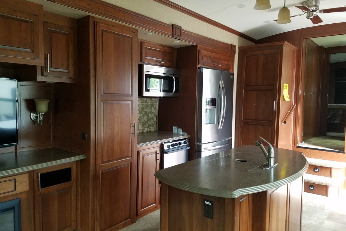 2015 Dynamax Trilogy 38WT Low Miles and 2 yr warranty, 12