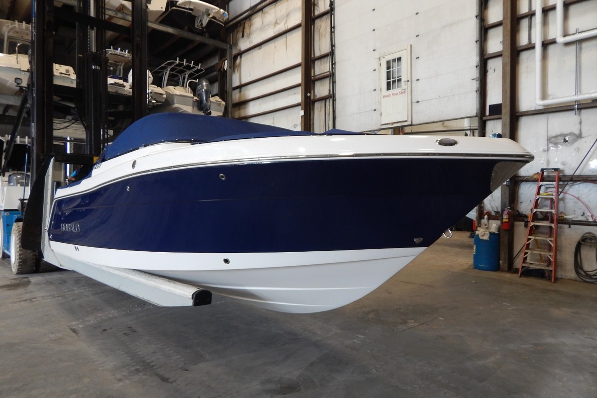 2010 Robalo R227 Dual Console, 2