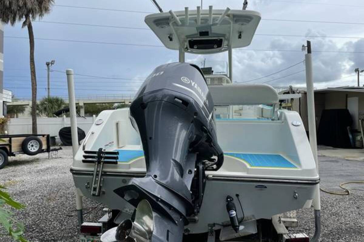 2017 Century 2301 CC, 7