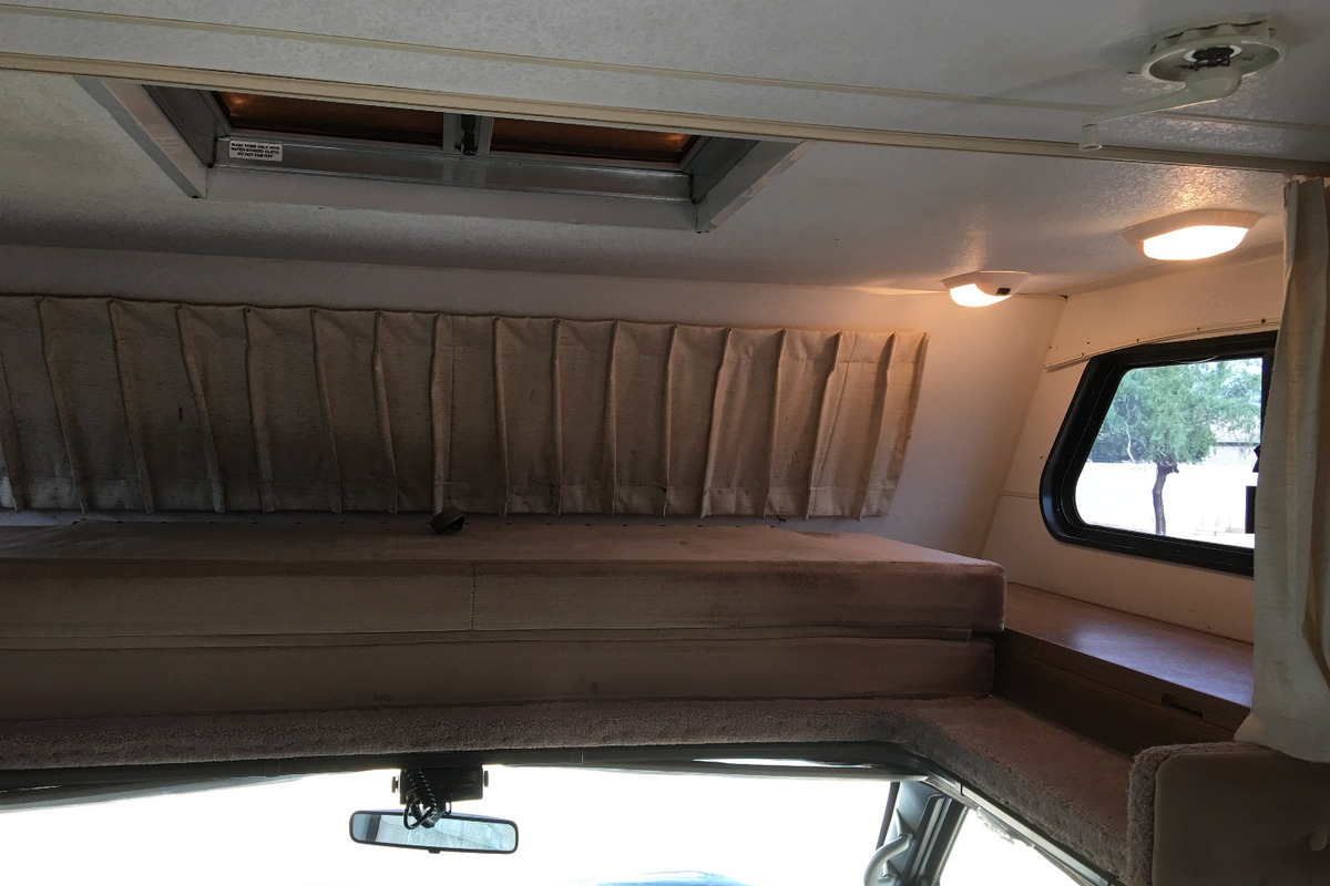 2001 Lazy Daze rear bath-- twin sofa's, 4