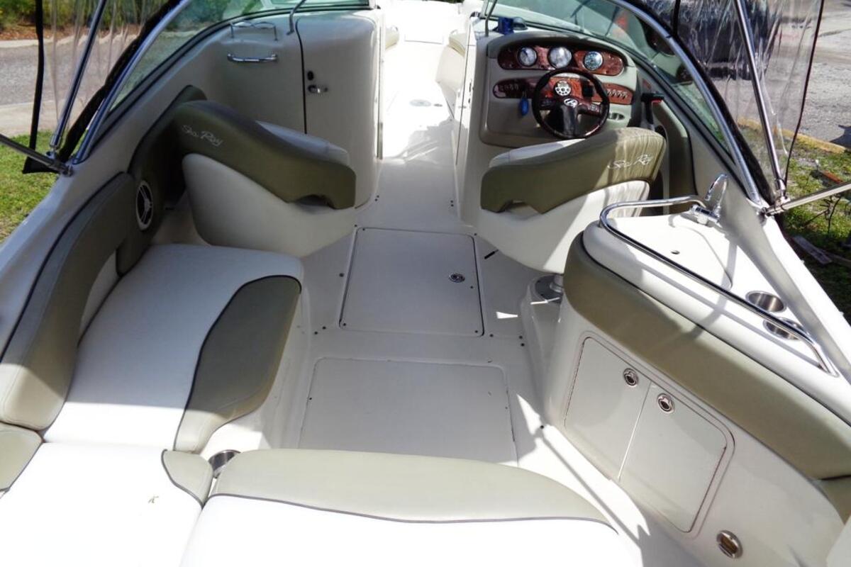 2006 Sea Ray 240 Sundeck, 4