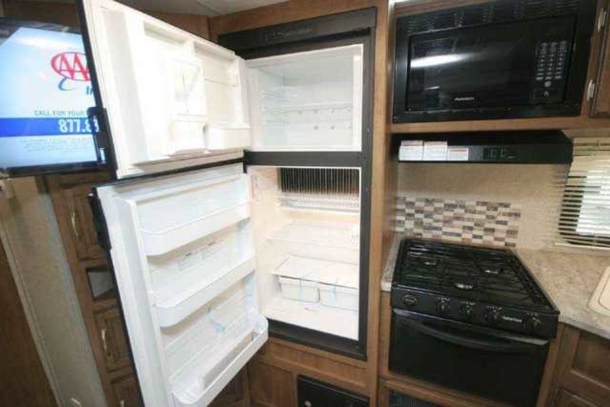 2017 Coachmen Apex Ultra-Lite 279RLSS, 6