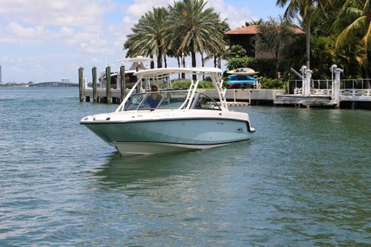 2016 Boston Whaler 230 Vantage, 0