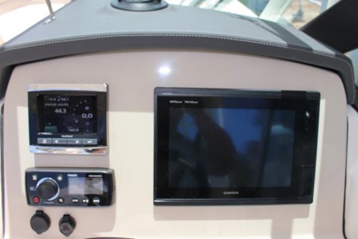 2016 Boston Whaler 230 Vantage, 8