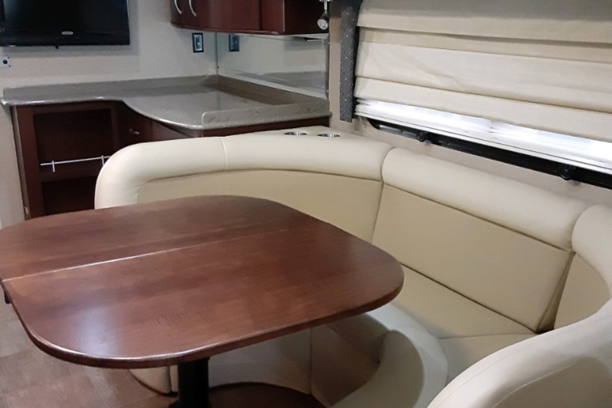 2012 Avanti 2806, 7