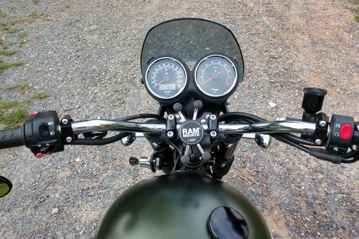 2012 Triumph T100 Scrambler 900 Khaki, 1