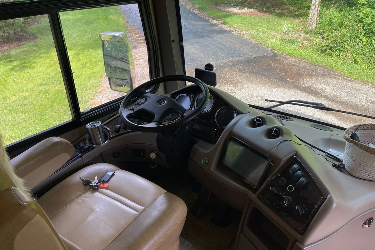 2016 Thor Motor Coach Venitian T42, 8