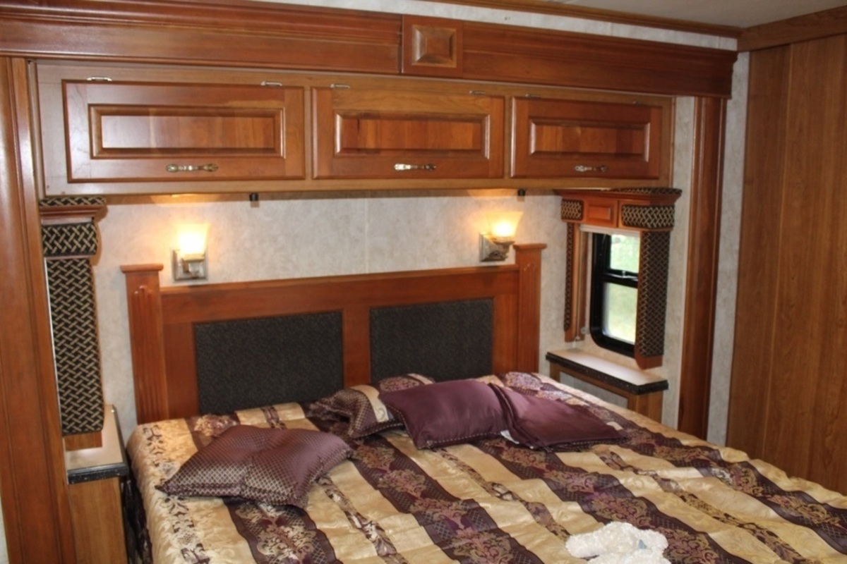 2005 Holiday Rambler Endeavor 40PDQ, 13