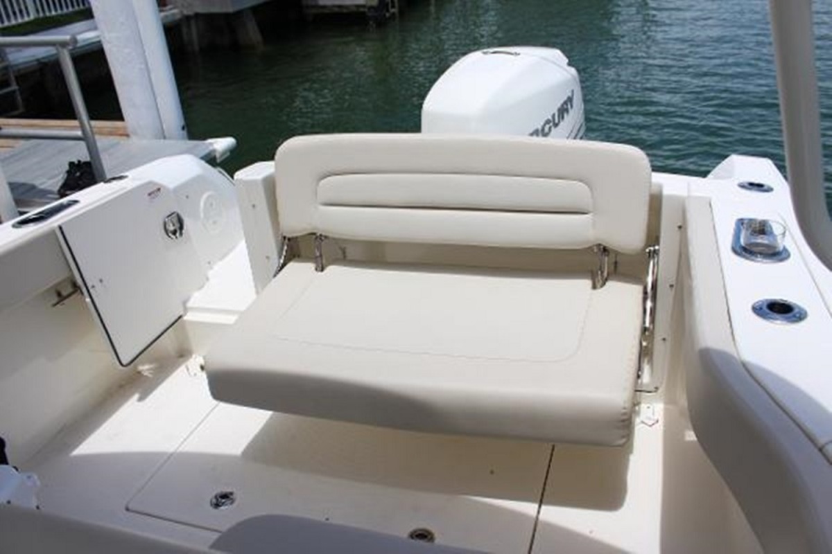 2016 Boston Whaler 230 Vantage, 11