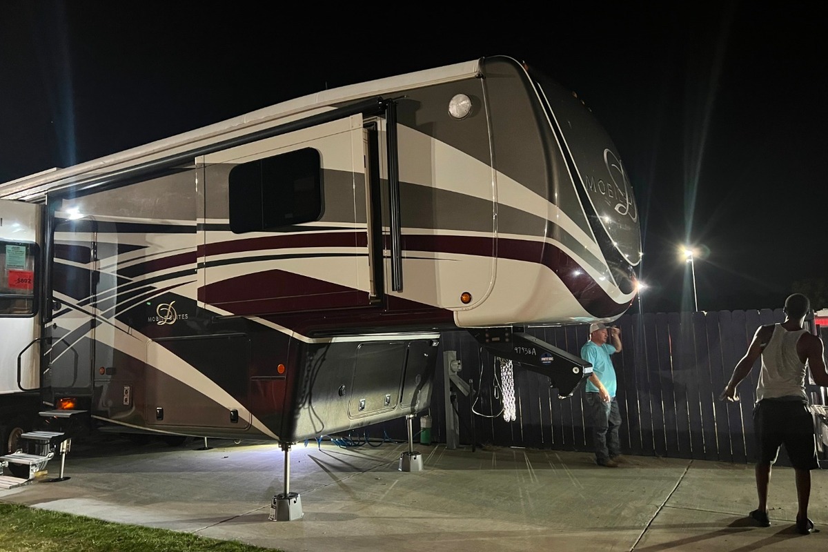 2018 DRV Mobile Suites 36rssb3, 4