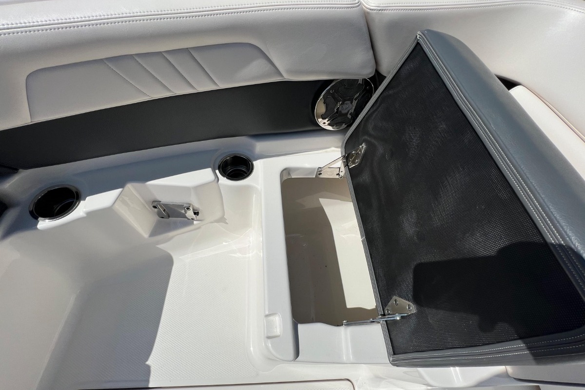 2016 Chaparral 277 SSX, 10