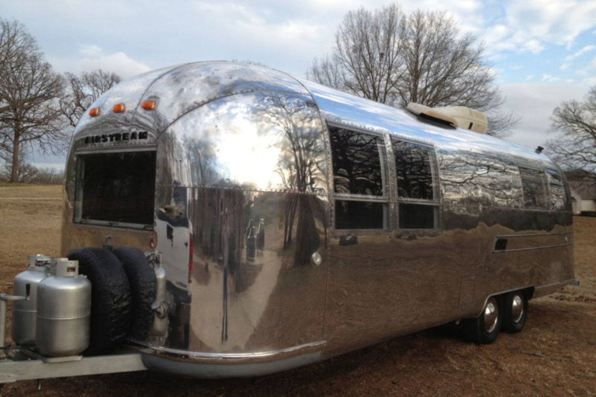 1968 Airstream Land Yacht Ambassador, 3