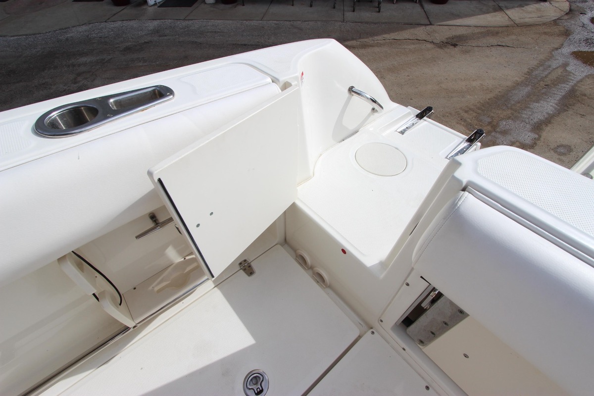 2011 Boston Whaler 220 Outrage, 13