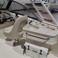 2017 Boston Whaler 230 Vantage, 9