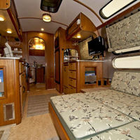 1970 Airstream Caravanner Land Yacht, 3