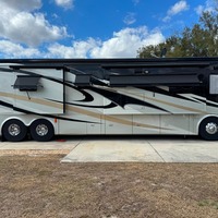 2011 Tiffin Zephyr 45QBZ, 1
