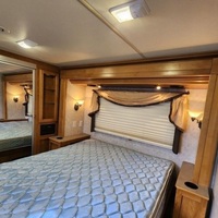 2004 Fleetwood RV, 7