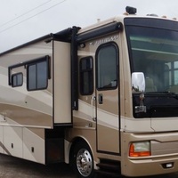 2005 Fleetwood Discovery RV, 2