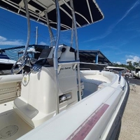 2005 Boston Whaler 210 Outrage, 6