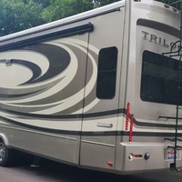 2015 Dynamax Trilogy 38WT Low Miles and 2 yr warranty, 4