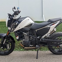 2017 KTM Duke 690, 1