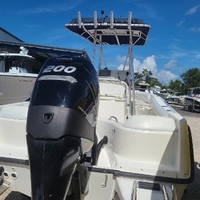 2005 Boston Whaler 210 Outrage, 4