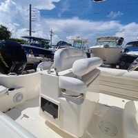 2005 Boston Whaler 210 Outrage, 8