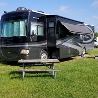 2008 Fleetwood Discovery 40X, 2