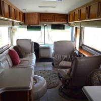 1996 Foretravel U320, 9