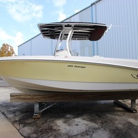 2011 Boston Whaler 220 Outrage, 2