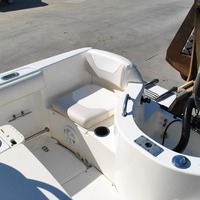 2008 Boston Whaler 210 Outrage, 9