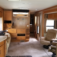 2008 Fleetwood Discovery 40X, 4