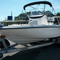 2014 Boston Whaler 210 Dauntless, 1