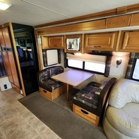 2004 Fleetwood RV, 6