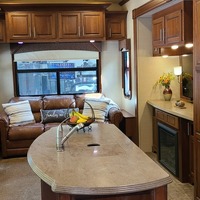 2015 Dynamax Trilogy 38WT Low Miles and 2 yr warranty, 5
