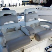 2006 Boston Whaler 320 Outrage Cuddy Cabin, 9