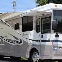 2005 Winnebago Journey 36G, 1